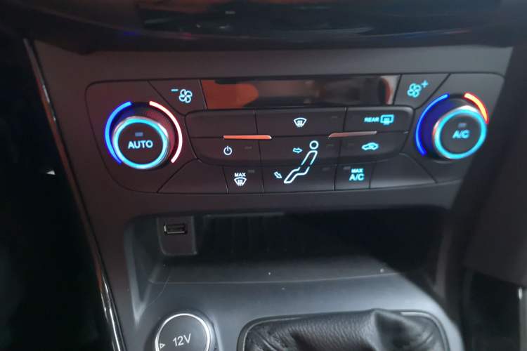 Used Ford Focus 2017 Hatchback 1.6L Manual Fashion Edition SmartDrive Version
