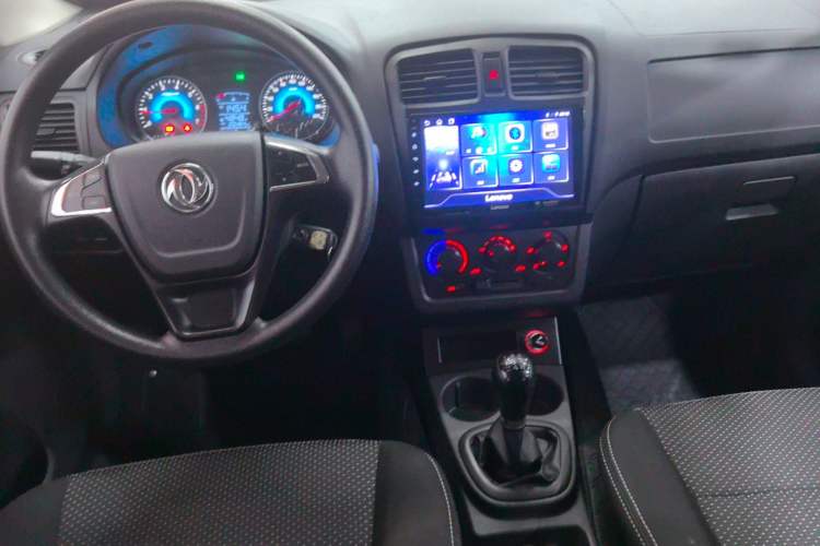 Used Dongfeng Fengon 330 2019 1.5L Manual Practical II China VI
