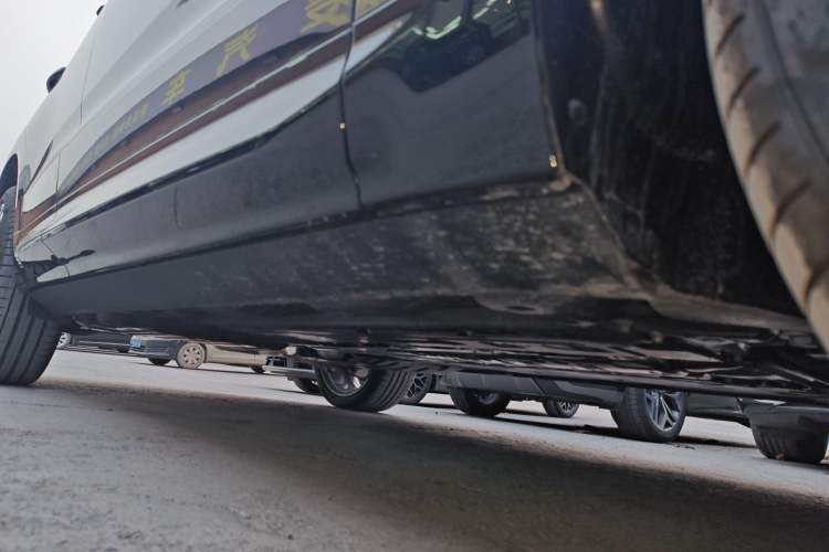 Used Volvo XC60 New Energy 2025 Plug-in Hybrid Long-Range All-Wheel Drive Zhiyuan Extreme Night Black Edition
