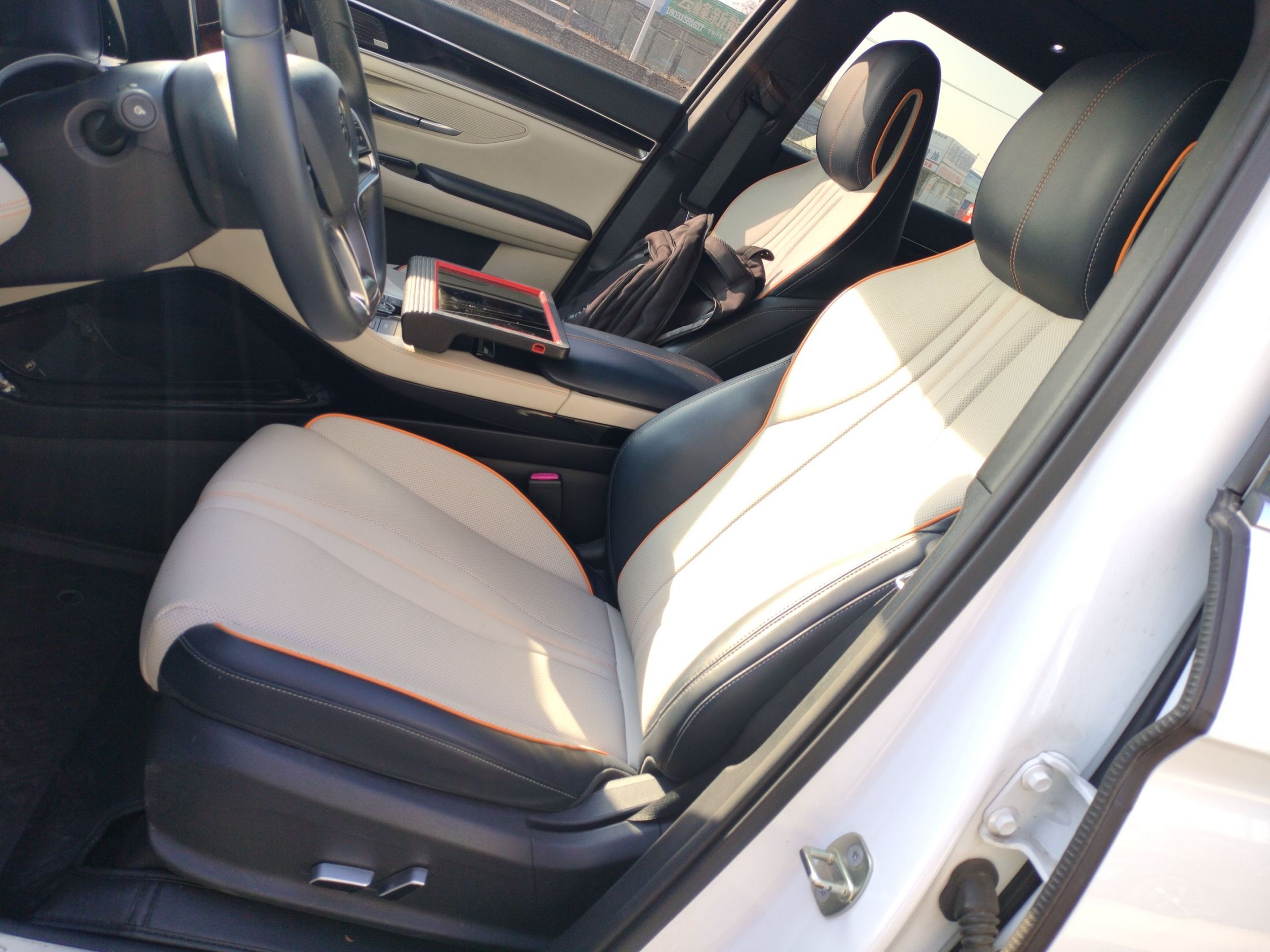 Переднее сиденье в автомобиле