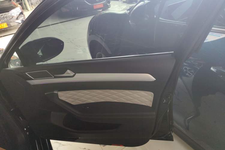 Used Volkswagen Magotan 2023 2 Million Units Limited Edition 330TSI DSG Leading Version
