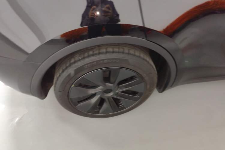 Used Tesla Model Y 2024 Long-Range All-Wheel-Drive Version
