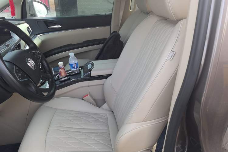 Used Buick GL8 2023 Facelifted Land Cruiser Executive Luxury Version
