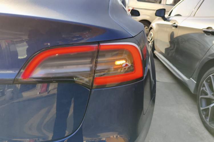 Used Tesla Model 3 2019 Long-Range Rear-Wheel-Drive Version
