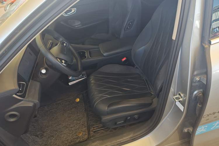 Used Roewe D7 2023 DMH 125km Flagship Edition
