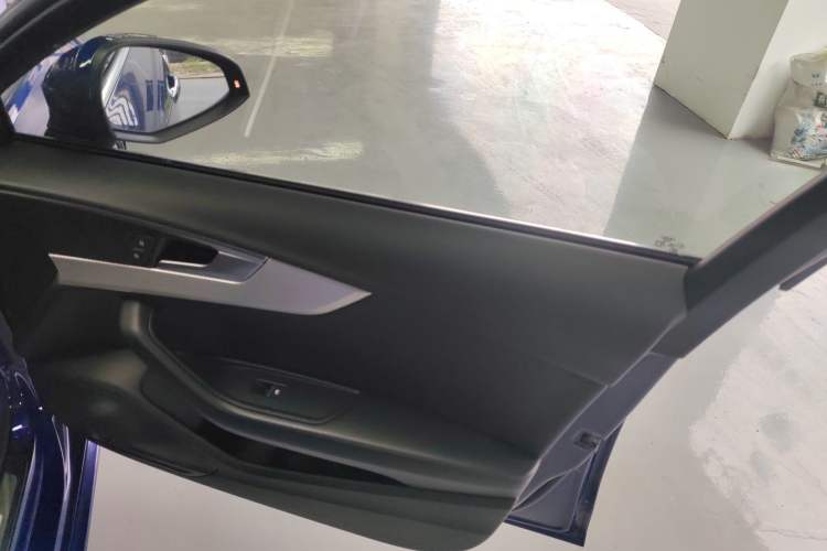 Used Audi A4L 2017 Plus 40 TFSI Ambition Model
