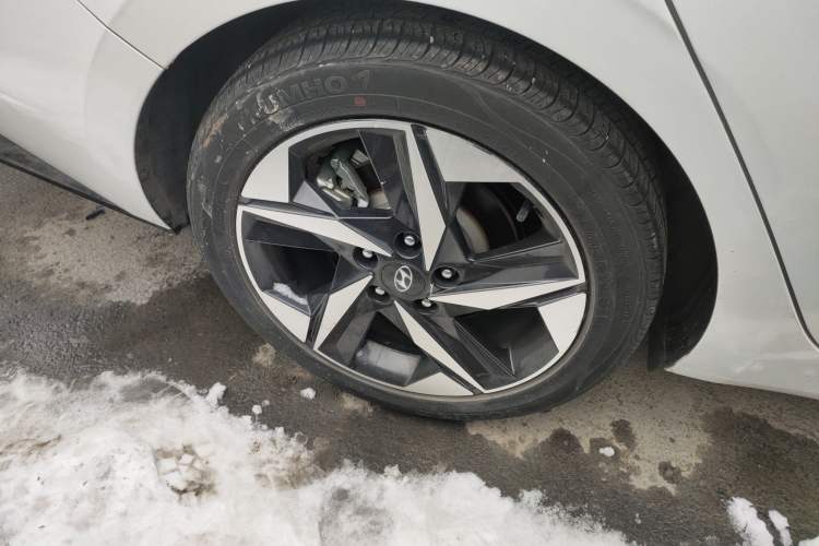 Used Hyundai Elantra 2022 1.5L CVT LUX Prestige Edition
