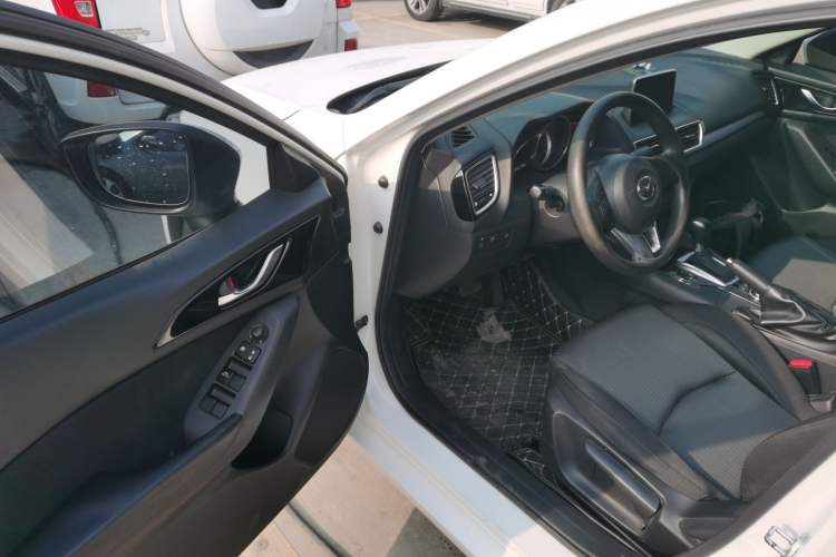 Used Mazda Mazda 3 Axela 2016 Sedan 1.5L Automatic Luxury Model
