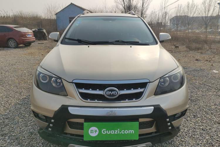 Used BYD S6 2014 2.0L Manual Luxury 5-Seater
