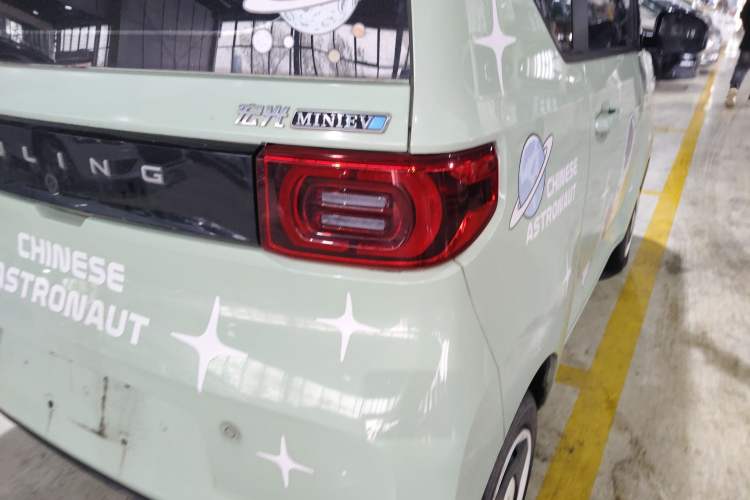 Used Wuling Hongguang MINIEV 2021 Macaron Premium Model – Lithium Iron Phosphate
