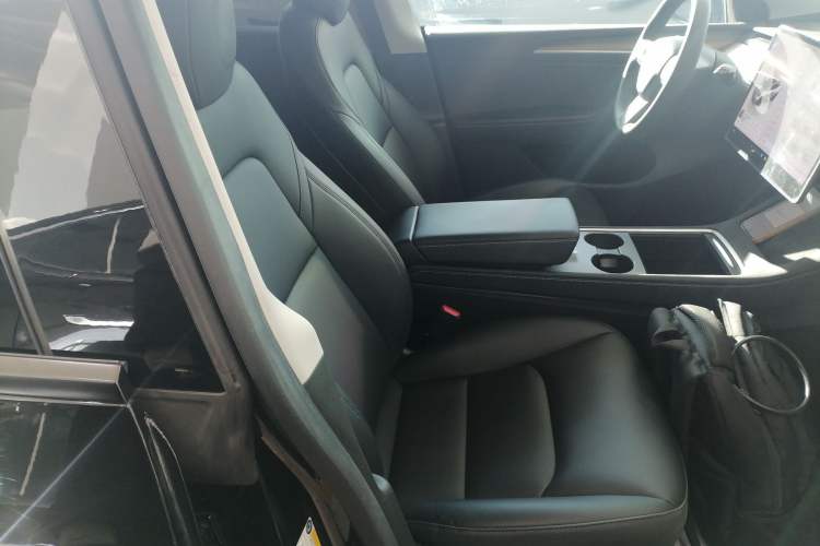 Used Tesla Model Y 2022 Long-Range All-Wheel-Drive Version
