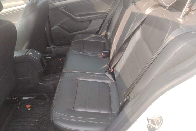 Used Volkswagen Lavida 2015 1.6L Automatic Comfort Edition
