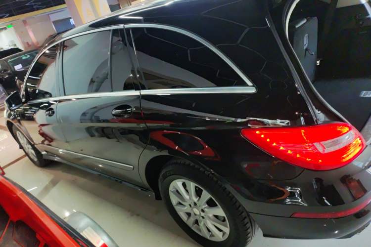 Used Mercedes-Benz R-Class 2017 R 320 4MATIC Business Edition Prestige Model
