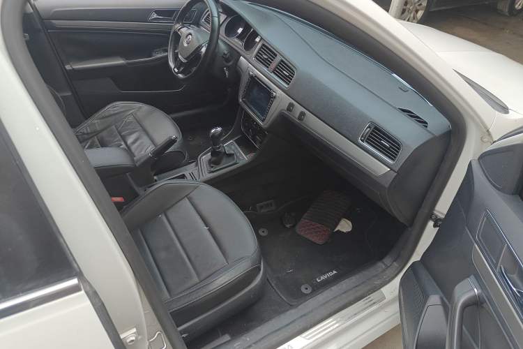 Used Volkswagen Lavida 2015 230TSI DSG Comfort Edition
