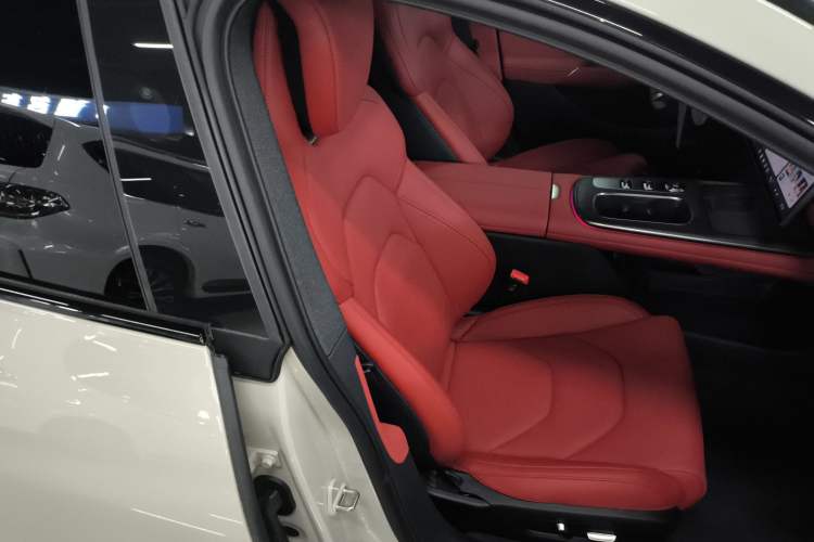 Used  SU7 2024 Rear-Drive Ultra-Long Range Advanced Pro-Level Intelligent Driving Version
