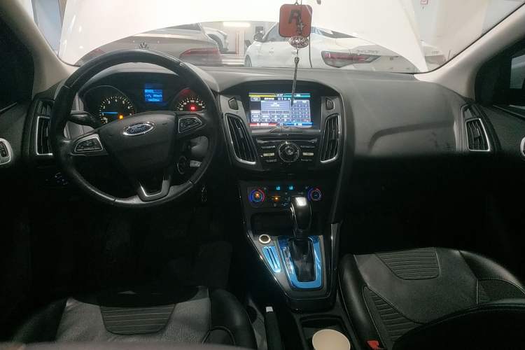 Used Ford Focus 2015 Hatchback 1.6L Automatic Fashion Edition
