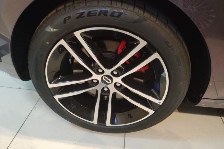 Used Hima AITO M5 2025 Extended-Range Ultra All-Wheel-Drive Version
