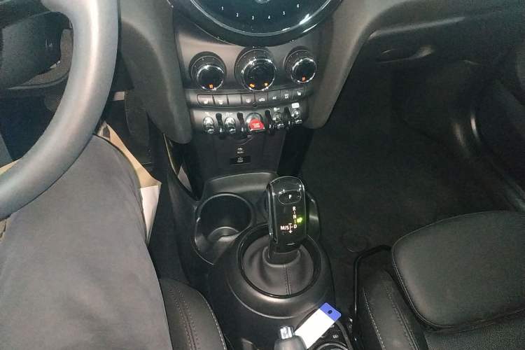 Used  MINI 2023 1.5T COOPER Artist
