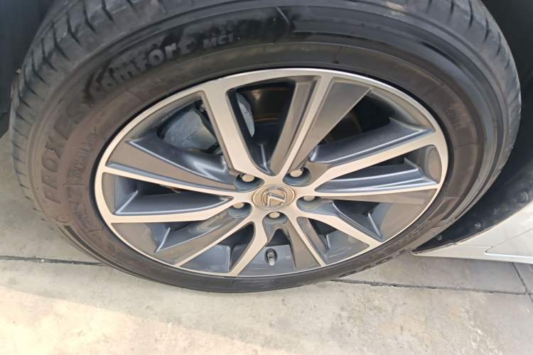 Used Lexus ES 2015 300h Comfort Edition
