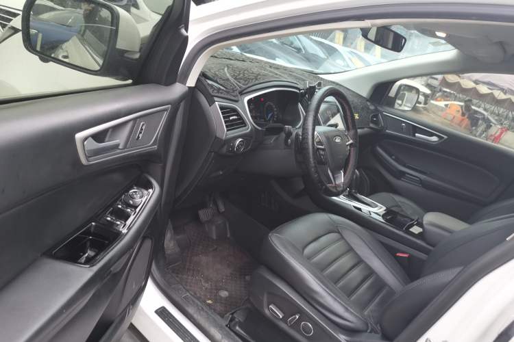 Used Ford Edge 2018 EcoBoost 245 Two-Wheel-Drive Platinum Edition 5 Seats
