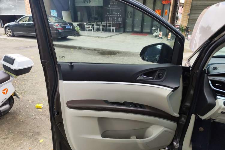 Used Buick GL8 2021 Land Cruiser Executive Class 652T Comfort Model
