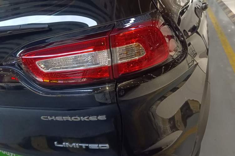 Used  Cherokee 2017 2.0L Superior Edition