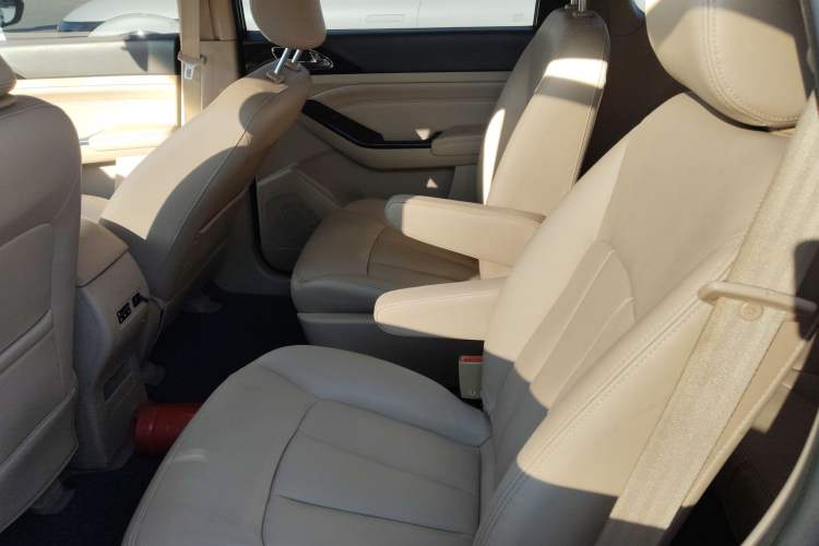 Used Baojun 730 2014 1.5L Manual Luxury Navigation ESP Version 7 Seats
