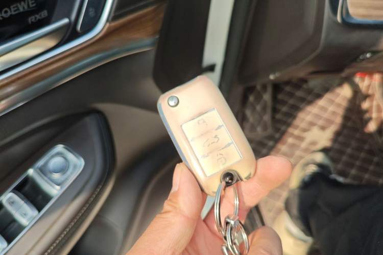 Used Roewe RX8 2019 30T Smart Connectivity Two-Wheel Drive Supreme Flagship Edition
