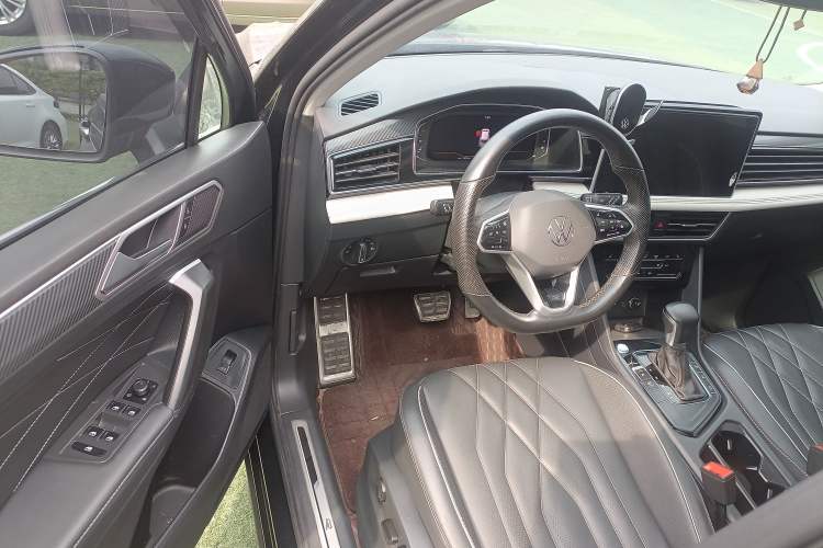 Used Volkswagen Tiguan L 2022 330TSI Automatic Two-Wheel Drive R-Line Enhanced Edition
