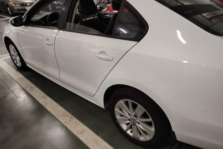 Used Volkswagen Sagitar 2015 1.6L Automatic Fashion Model
