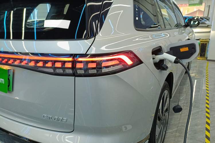 Used  eπ008 2024 210Max Range-Extended Version 6 Seats