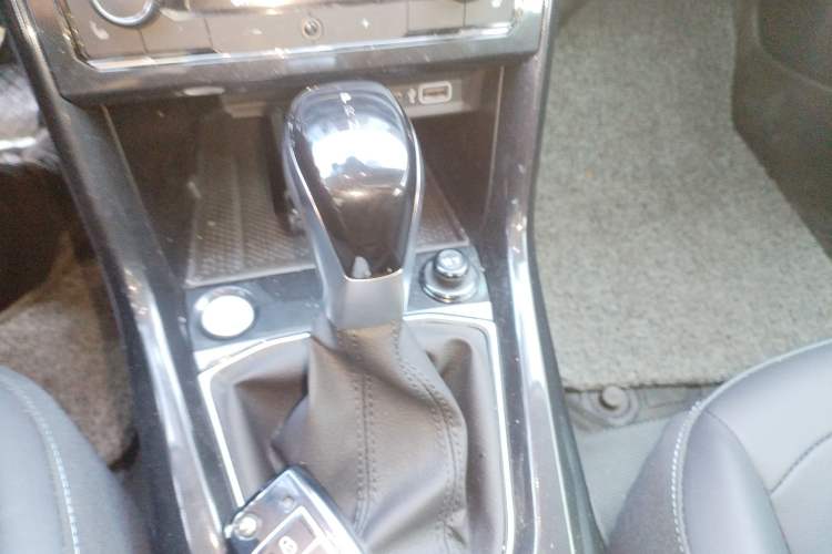 Used Volkswagen Tharu 
