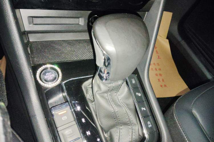 Used Volkswagen Tiguan L 2019 Revised 330TSI Automatic Two-Wheel Drive Smart & Luxury Edition China VI Standard