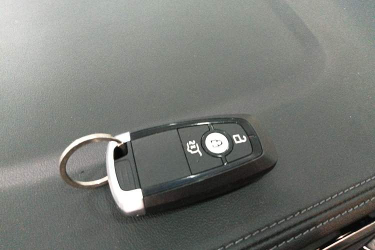 Used Ford Escape 2024 EcoBoost 245 Two-Wheel-Drive Titanium Edition