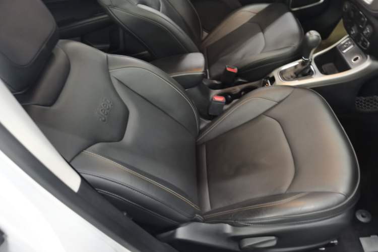 Used  Compass 2017 200T Automatic Family Edition
