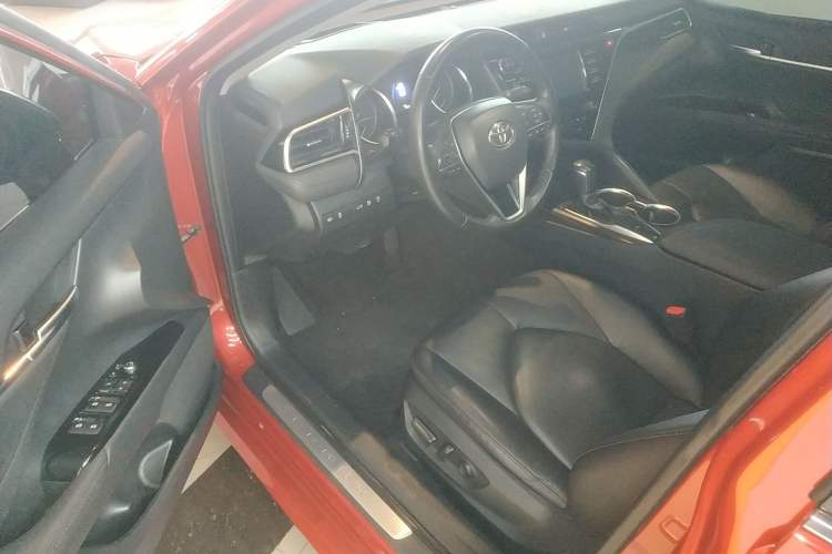 Used Toyota Camry 2018 2.0G Luxury Edition
