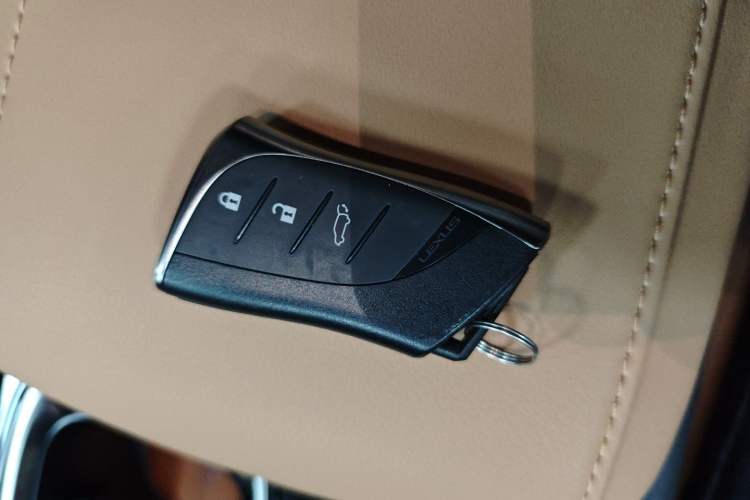 Used Lexus RX 2023 350h Two-Wheel Drive Enjoyment Version
