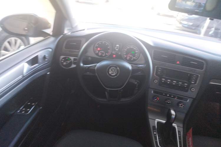 Used Volkswagen Golf 2015 1.2TSI Automatic Comfort Model
