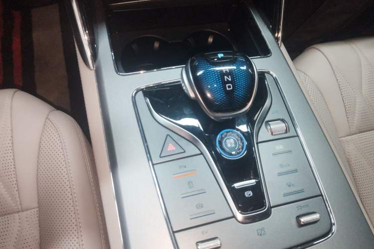 Used BYD Tang New Energy 2024 DM-i Glory Edition 112KM Prestige Model