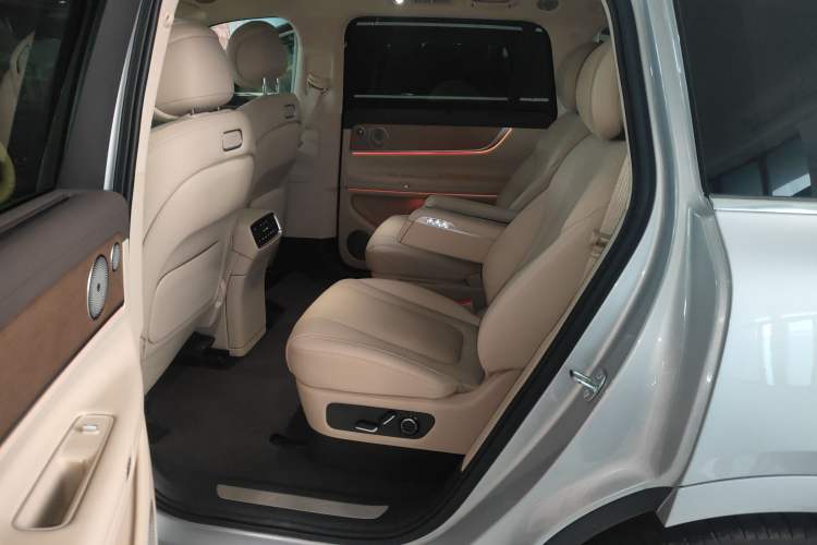 Used Hima AITO M9 2024 All-Electric Max Version 100 kWh 6-Seater
