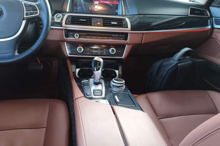 Used BMW 5 Series 2014 520Li Elegant Model
