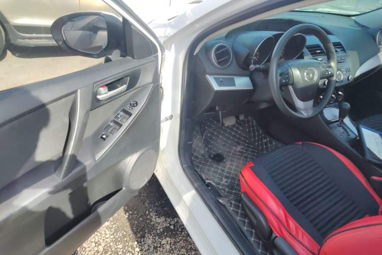 Used Mazda Mazda 3 2015 Sedan 1.6L Automatic Elite Model