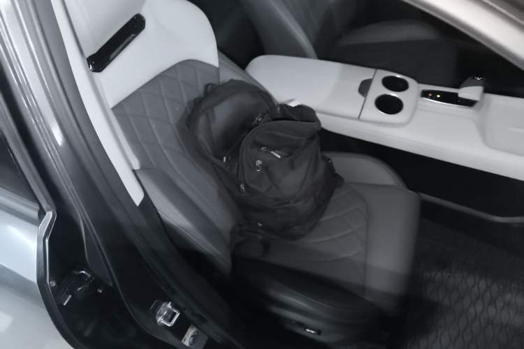 Used Changan UNI-Z New Energy 2024 Blue Whale Smart Electric iDD 125km Beyond Edition
