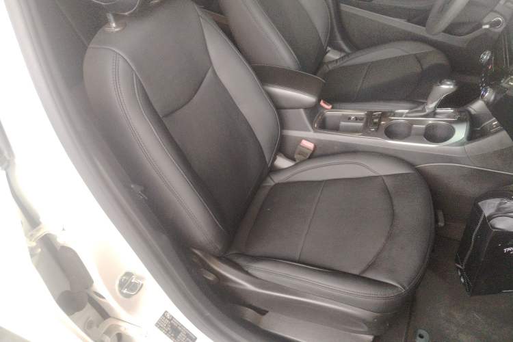 Used Chevrolet Cruze 2017 1.5L Hatchback Automatic Pioneer Sunroof Edition
