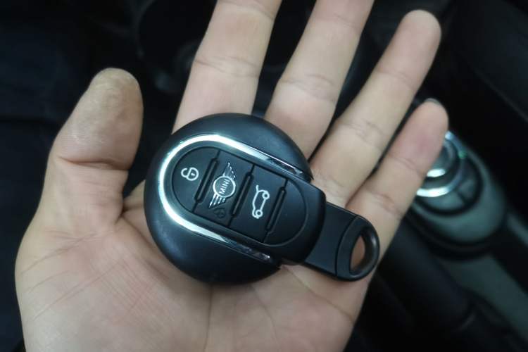 Used  MINI 2022 Updated 1.5T COOPER Classic Edition Five-Door Version
