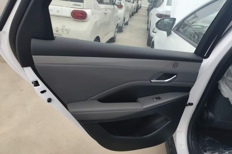 Used BYD Qin PLUS 2025 DM-i Smart Drive 55KM Leading Model
