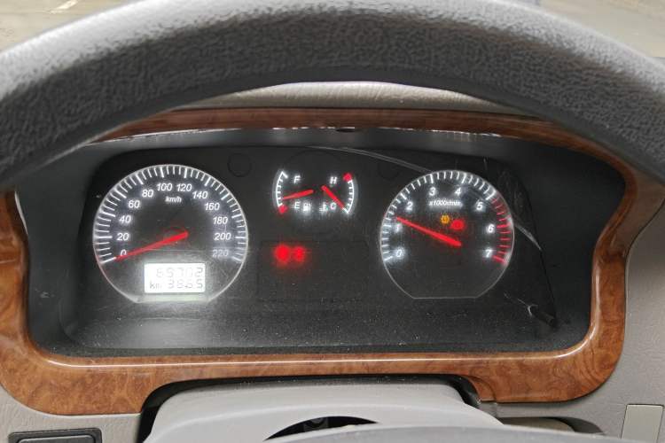 Used Foton Scenic G5 2022 2.0L Gasoline Commercial & Travel Version Passenger Van 7/9 Seats Model 1TZS
