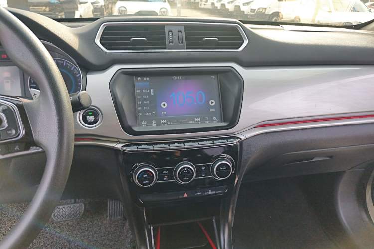 Used Haval H2 2018 Chuanxiang Edition Blue Badge 1.5T Dual-Clutch Two-Wheel Drive Fashionable Model
