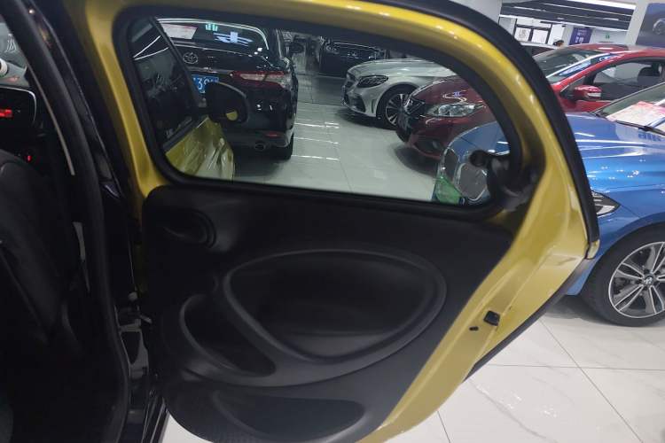 Used  forfour 2016 1.0L 52 kW Dynamic Edition
