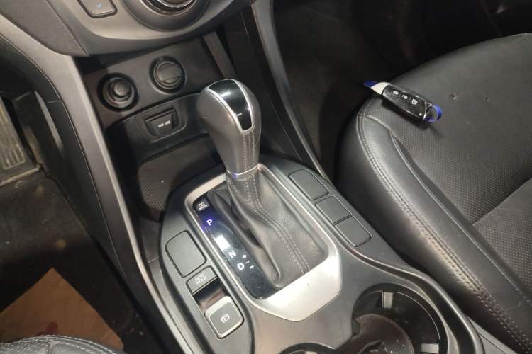 Used Hyundai Santa Fe 2015 2.0T Automatic Two-Wheel Drive Smart Version 5 Seats
